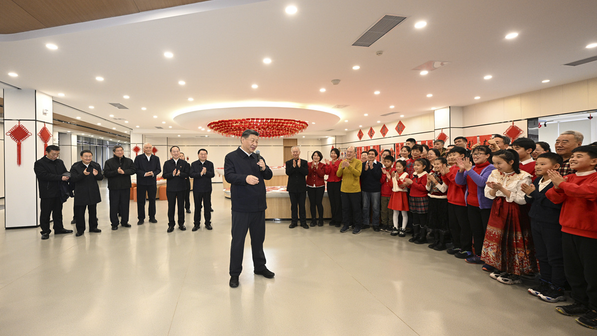 习近平春节前夕赴辽宁看望慰问基层干部群众 向全国各族人民致以美好的新春祝福 祝各族人民幸福安康 祝伟大祖国繁荣昌盛